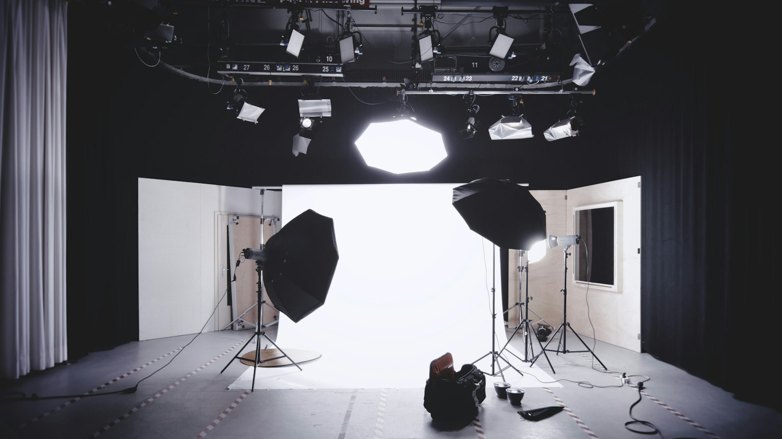 Example of a photo studio with lights